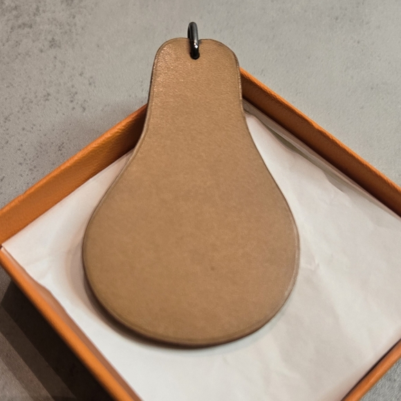 Hermès Pear Charm - Picture 7 of 7